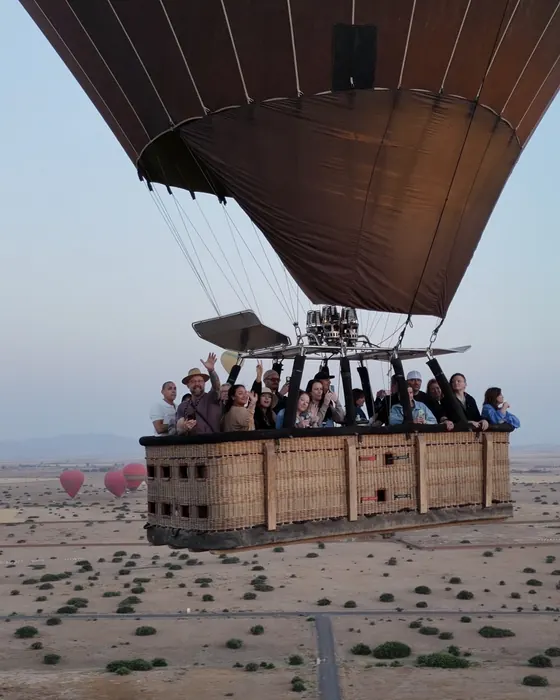 Nacelle remplie de voyageurs en vol
